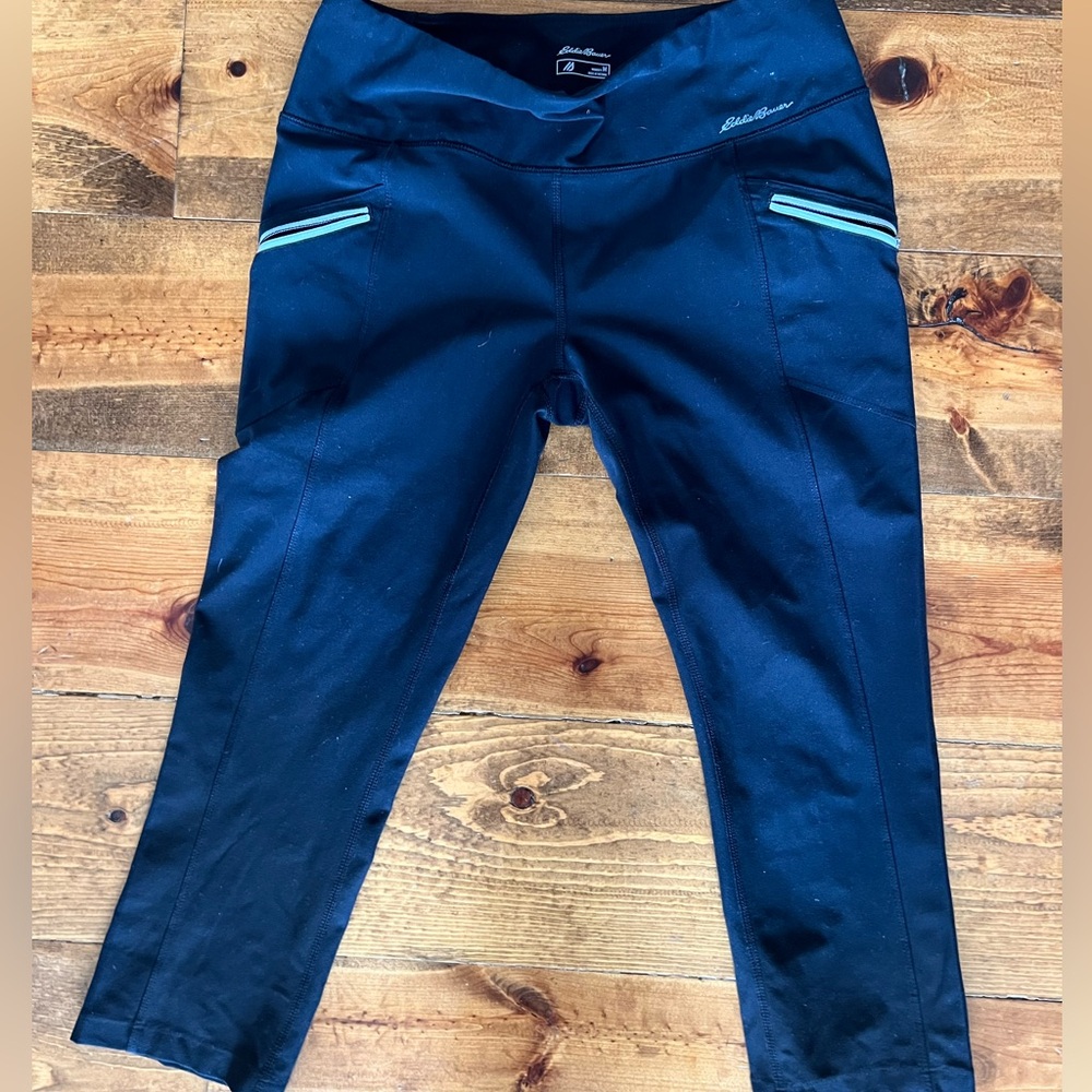 Eddie Bauer black Capri 21” inseam w pockets sz M